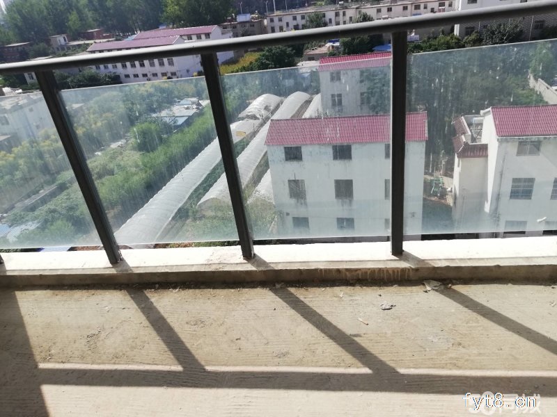 电梯房纯毛坯南北通透全天性采光前后无遮拦首付十几万